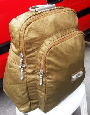 Used Brandname : กระเป๋าถือ สะพายหลัง สะพายข้าง รองเท้า มีให้เลือกชมหลายชิ้นครับผม