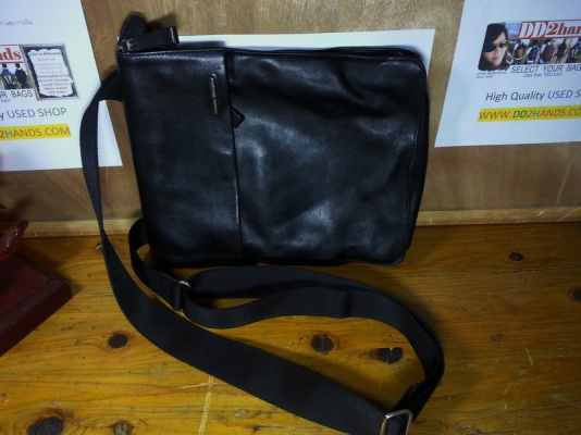 Used Brandname : กระเป๋าถือ สะพายหลัง สะพายข้าง รองเท้า มีให้เลือกชมหลายชิ้นครับผม