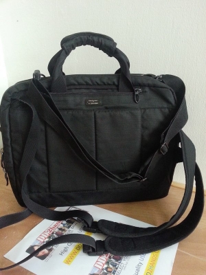 Used Brandname : กระเป๋าถือ สะพายหลัง สะพายข้าง รองเท้า มีให้เลือกชมหลายชิ้นครับผม