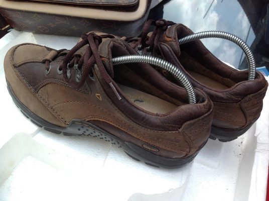 Used Brandname : กระเป๋าถือ สะพายหลัง สะพายข้าง รองเท้า มีให้เลือกชมหลายชิ้นครับผม