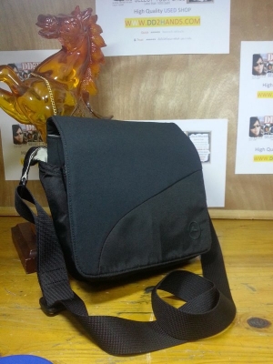 Used Brandname : กระเป๋าถือ สะพายหลัง สะพายข้าง รองเท้า มีให้เลือกชมหลายชิ้นครับผม