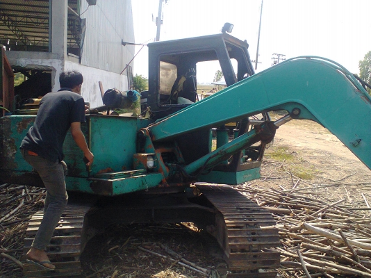 ขายแมคโครถคีบ 60 รุ่น2 สภาพพร้อมใช้ ขายถูกๆถูกมาก สนใจติดต่อ 086-2465-934