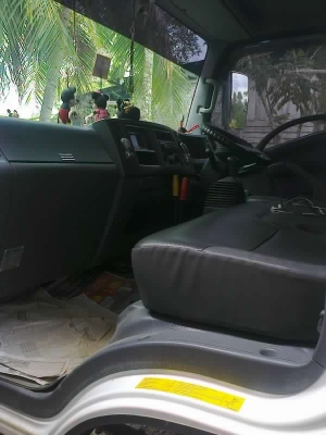 ISUZU  NPR   ติดต่อปารวี  โทร 0839686255