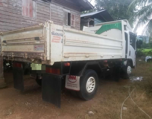 ISUZU  NPR   ติดต่อปารวี  โทร 0839686255