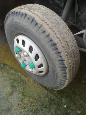 ISUZU  NPR   ติดต่อปารวี  โทร 0839686255