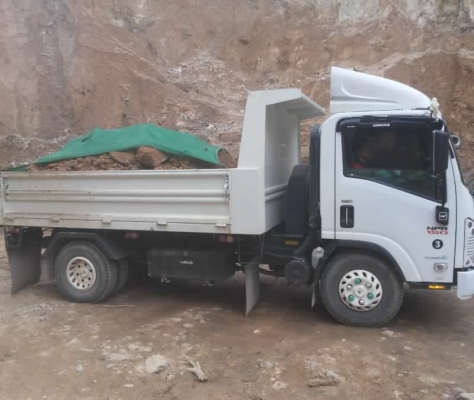 ISUZU  NPR   ติดต่อปารวี  โทร 0839686255