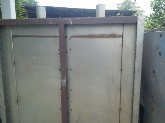 ตู้อบสแตนผนังสองชั้นด้านนอกมีโครงเหล็กแค่บ่างส่วนด้านในมีร่างเป็นชั้นๆ