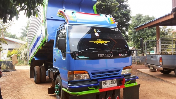 ***ขายแล้วครับขอบคุณ Truck2hand ขาย6ล้อดั๊มเกษตรสวยๆ ISUZU NPR120 NPR66LX5T ห้างแท้ฝาขาวปี41 เครื่องเดิม4HF1 120แรง แน่นๆฟิตมาใหม่ แรงดี ช่วงล่างFหลังคัสซีสวยเดิมไม่ผุ ไม่ปะไม่ดาม กระบะดั๊มเกษตรพื้นเหล็กฝาข้างเนียมคอกเหล็กกล่องสภาพสวย ต่อใหม่ไม่นาน ยาว4.3