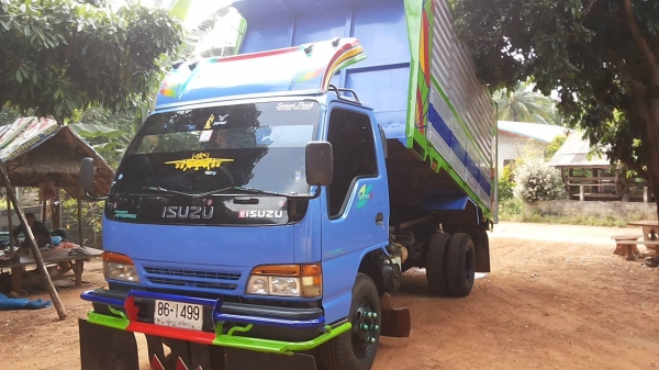 ***ขายแล้วครับขอบคุณ Truck2hand ขาย6ล้อดั๊มเกษตรสวยๆ ISUZU NPR120 NPR66LX5T ห้างแท้ฝาขาวปี41 เครื่องเดิม4HF1 120แรง แน่นๆฟิตมาใหม่ แรงดี ช่วงล่างFหลังคัสซีสวยเดิมไม่ผุ ไม่ปะไม่ดาม กระบะดั๊มเกษตรพื้นเหล็กฝาข้างเนียมคอกเหล็กกล่องสภาพสวย ต่อใหม่ไม่นาน ยาว4.3