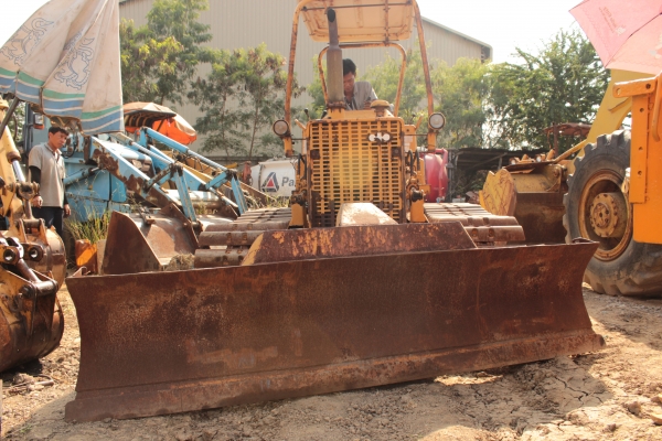 ขายรถแทรกเตอร์ดันดิน KOMATSU D2P-5 ใบมีด6ทิศทาง ราคา 360,000บาท