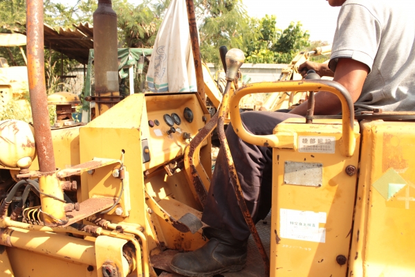 ขายรถแทรกเตอร์ดันดิน KOMATSU D2P-5 ใบมีด6ทิศทาง ราคา 360,000บาท