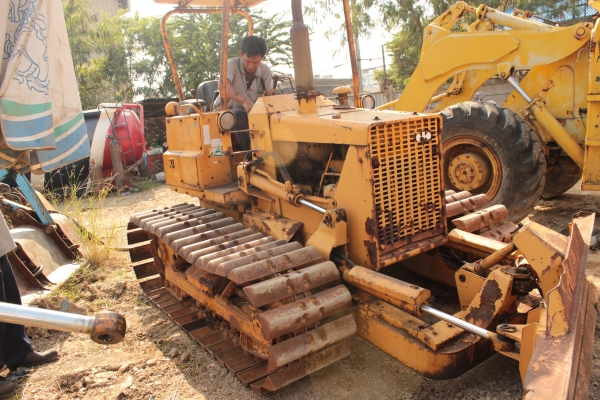 ขายรถแทรกเตอร์ดันดิน KOMATSU D2P-5 ใบมีด6ทิศทาง ราคา 360,000บาท
