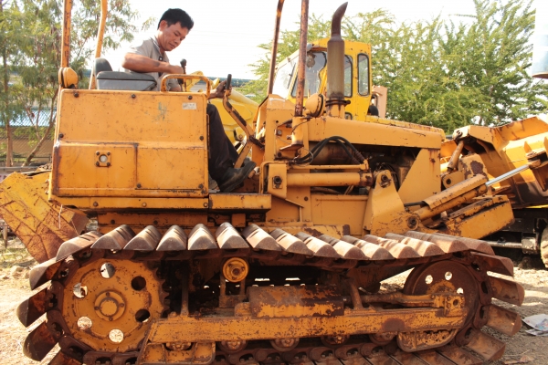 ขายรถแทรกเตอร์ดันดิน KOMATSU D2P-5 ใบมีด6ทิศทาง ราคา 360,000บาท