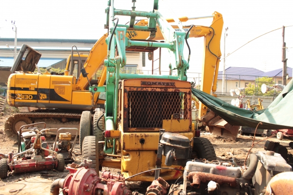 ขายรถตักล้อยาง คีบอ้อย คีบไม้ KOMUTSU SD20-4 ราคา 260,000บาท