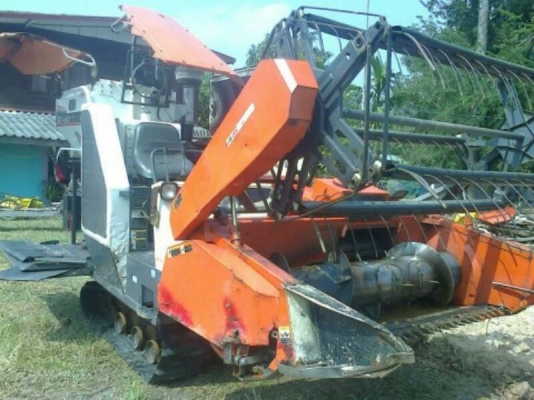 **380,000 บ.ต่อรอง**ขายรถเกี่ยว +เทเลอร์ สภาพดี KUBOTA DC60 PLUS 60HP ปี53 ชั่วโมงทำงาน2,xxx ปากเกี่ยว2เมตร รองกระสอบ ช่วงล่างใบแทรกใหม่ ทำงานดีเครื่องแรง สีสันสวย พร้อมใช้ พร้อมลุยงาน ราคาต่อรองได้เด้อ พี่น้องครับ