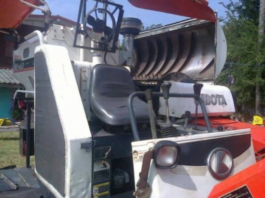 **380,000 บ.ต่อรอง**ขายรถเกี่ยว +เทเลอร์ สภาพดี KUBOTA DC60 PLUS 60HP ปี53 ชั่วโมงทำงาน2,xxx ปากเกี่ยว2เมตร รองกระสอบ ช่วงล่างใบแทรกใหม่ ทำงานดีเครื่องแรง สีสันสวย พร้อมใช้ พร้อมลุยงาน ราคาต่อรองได้เด้อ พี่น้องครับ