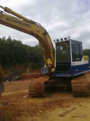 KOMATSU PC100-5  ติดต่อปารวี  โทร 0839686255  ขายแล้ว 435,000 บาทค่ะ