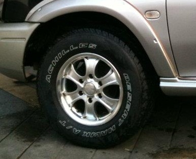 รับด่วยยาง 235/70r15 1 ชุด มือสองราคาถูก