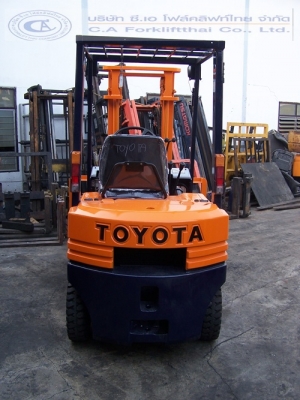ขายรถ โฟล์คลิฟท์ TOYOTA รุ่น 5-FD15