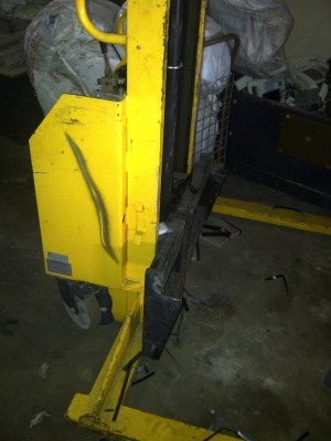 รถเข็นยกพาเลทด้วยมอเตอร์ไฟฟ้า ไฮดรอลิก 12 V.ชนิดฐานของรถเข็นกว้างมากยกได้สูง 2 ม. ที่ 1000KG.