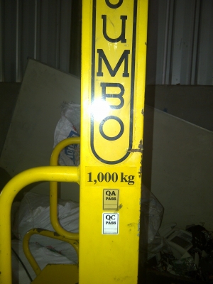 รถเข็นยกพาเลทด้วยมอเตอร์ไฟฟ้า ไฮดรอลิก 12 V.ชนิดฐานของรถเข็นกว้างมากยกได้สูง 2 ม. ที่ 1000KG.