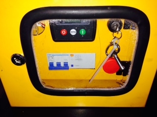 ขายเครื่องปั่นไฟมือ 1 ขนาด 25KVA  ยี่ห้อ thaigenerator พร้อมรับประกัน 1 ปี  สนใจติดต่อสอบถามรายละเอียดเพิ่มได้ที่เบอร์ 092-2826317 เจี๊ยบค่ะ