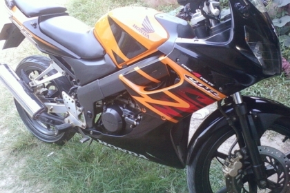 ขายรถมอไซด์ด่วน  ยี่ห้อรถ  HOHDA CBR150HP เป็นรถใช้ ธนาคาร ธกส วิ่งได้ ประมาณ สามหมื่นกว่าๆๆ