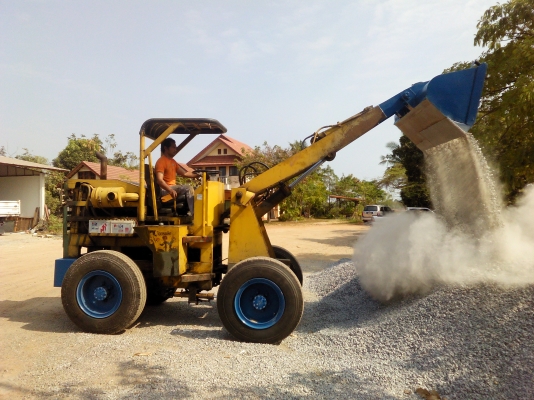 ขายครับ รถตักเอวอ่อนTCM  พร้อมใช้  ราคาถูก