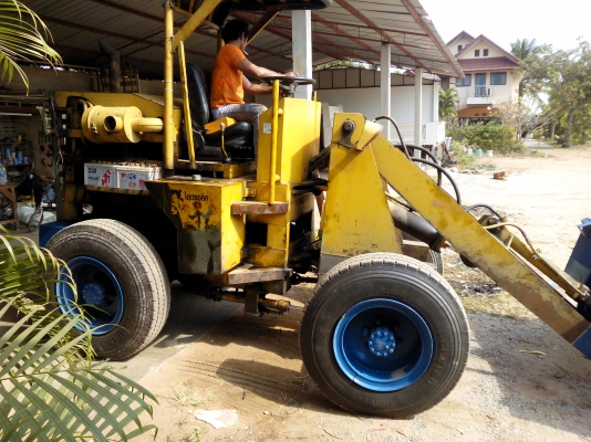 ขายครับ รถตักเอวอ่อนTCM  พร้อมใช้  ราคาถูก