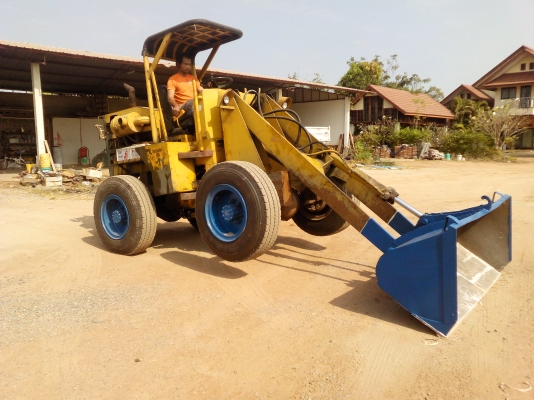 ขายครับ รถตักเอวอ่อนTCM  พร้อมใช้  ลดอีกครับ 295,000 บาท