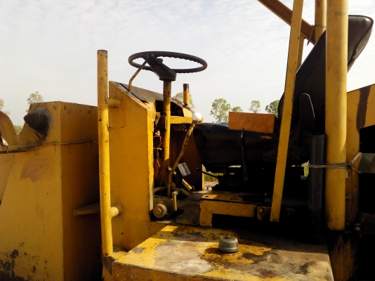 ขายครับ รถตักเอวอ่อนTCM  พร้อมใช้  ลดอีกครับ 295,000 บาท