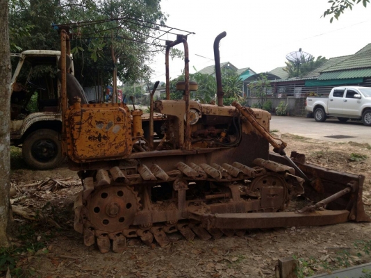 รถเทร๊คเตอร์ komatsu รุ่น D20P-3 รถเทร๊คเตอร์ komatsu รุ่น D20P-3