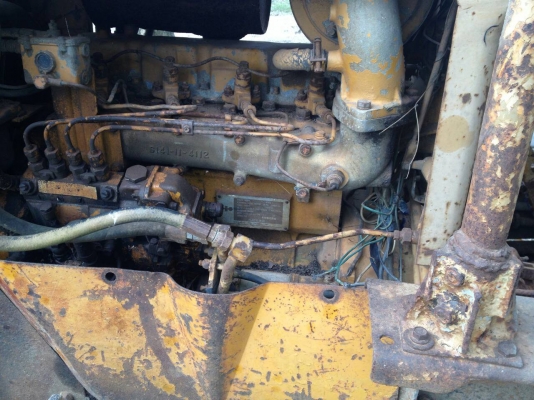 รถเทร๊คเตอร์ komatsu รุ่น D20P-3 รถเทร๊คเตอร์ komatsu รุ่น D20P-3