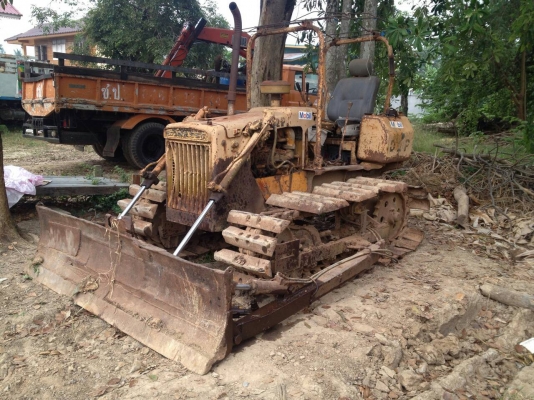 รถเทร๊คเตอร์ komatsu รุ่น D20P-3 รถเทร๊คเตอร์ komatsu รุ่น D20P-3