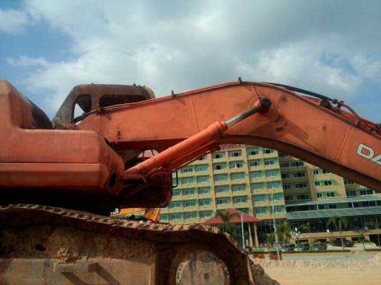 รถแบคโฮ DAEWOO 200 - 5 ( ตามสภาพ. ) สนใจติดต่อ 081 - 6079515 รถแบคโฮ DAEWOO 200 - 5 ( ตามสภาพ. ) สนใจติดต่อ 081 - 6079515