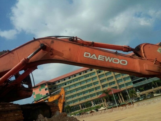 รถแบคโฮ DAEWOO 200 - 5 ( ตามสภาพ. ) สนใจติดต่อ 081 - 6079515 รถแบคโฮ DAEWOO 200 - 5 ( ตามสภาพ. ) สนใจติดต่อ 081 - 6079515