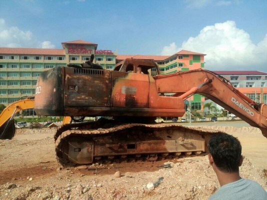 รถแบคโฮ DAEWOO 200 - 5 ( ตามสภาพ. ) สนใจติดต่อ 081 - 6079515 รถแบคโฮ DAEWOO 200 - 5 ( ตามสภาพ. ) สนใจติดต่อ 081 - 6079515