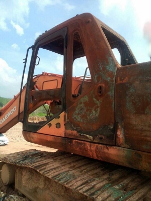 รถแบคโฮ DAEWOO 200 - 5 ( ตามสภาพ. ) สนใจติดต่อ 081 - 6079515 รถแบคโฮ DAEWOO 200 - 5 ( ตามสภาพ. ) สนใจติดต่อ 081 - 6079515