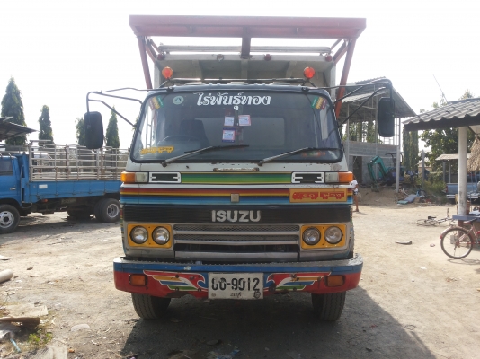 ต้องการขายรถ10ล้อ 2เพลา isuzu jcm
