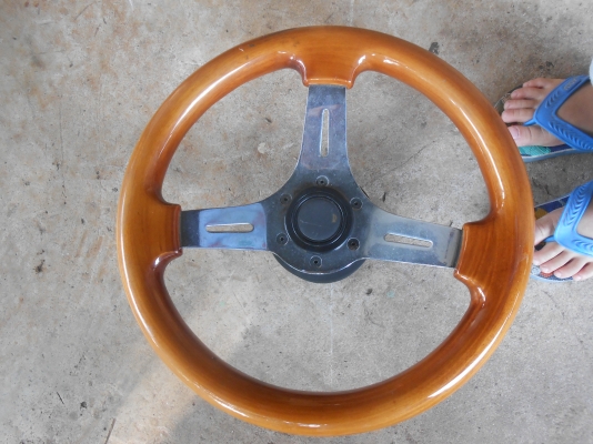 พวงมาลัยสวยๆ ตัวละ 2000