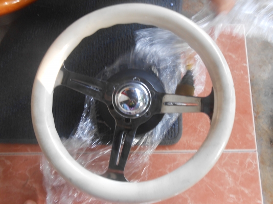 พวงมาลัยสวยๆ ตัวละ 2000