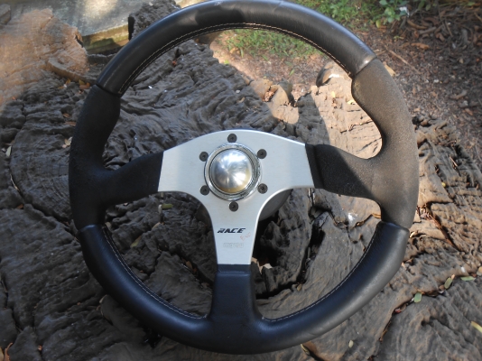 พวงมาลัยสวยๆ ตัวละ 2000