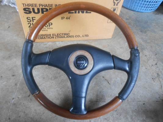 พวงมาลัยสวยๆ ตัวละ 2000