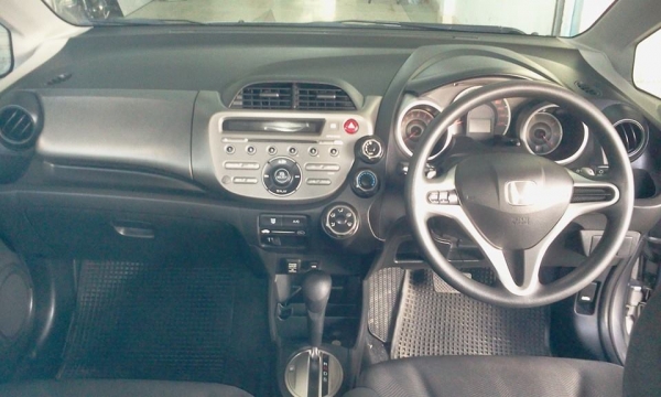 ขายดาวน์ฮอนด้า Jazz 1.5 i-VTEC ตัว Top ปี 2010 ขายดาวน์ฮอนด้า Jazz 1.5 i-VTEC ตัว Top ปี 2010