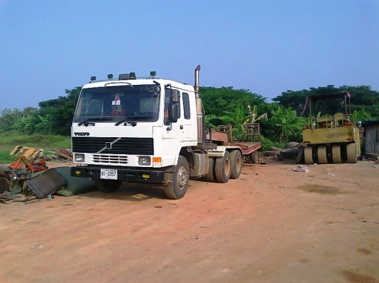 บริการ..ย้าย รถแบคโฮ รถแทรคเตอร์ ฯลฯ ด้วยสิบล้อหัวลาก และหางโรเบรท ชอบราคาเท่าไรต่อรองได้ครับ