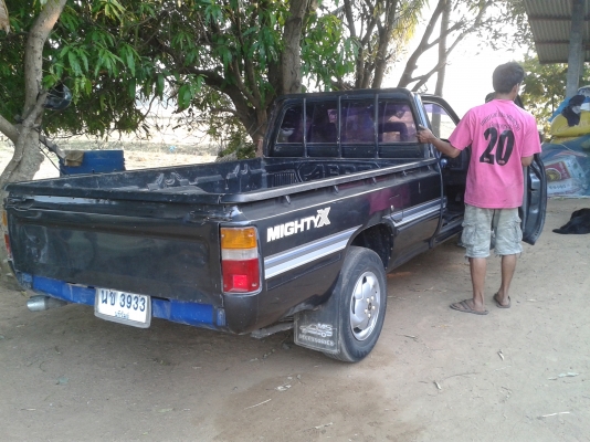 ขายรถกระบะ TOYOTA 2500 เครื่องดีคันซีสวยแอร์เย็น ภายในสวย