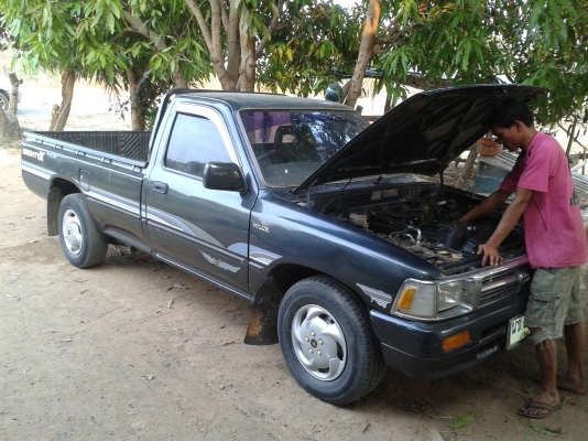 ขายรถกระบะ TOYOTA 2500 เครื่องดีคันซีสวยแอร์เย็น ภายในสวย