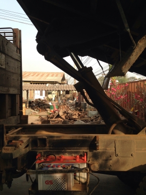 สิบล้อหัวยาว ดั้ม  ติดต่อคุณไก่ 0861237456