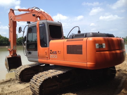 ให้เช่ารถตัก รถแมคโคร พร้อมคนขับ