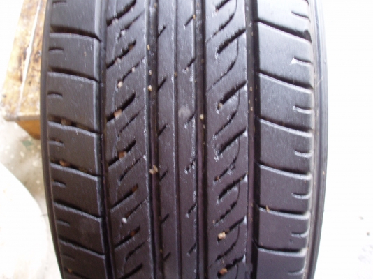 ขายยาง205.70.15.มีชีลีน1200บาทมี1เส้น